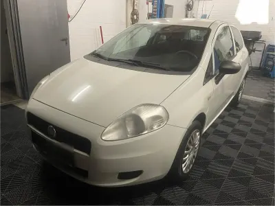 Gebraucht Fiat Punto 69 PS (50 kW) 2011 Weiß Kleinwagen