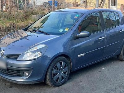 Grau Gebraucht 2008 Renault Clio III Kleinwagen | 3.000 €
