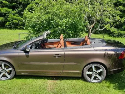 Używany Volvo C70 Summum 150 KM (110 kW) 2013 Złoty Kabriolet