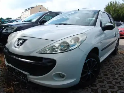 Gebraucht Peugeot 206 Basis 60 PS (44 kW) 2009 Lack weiss banquise/flach stan Kleinwagen