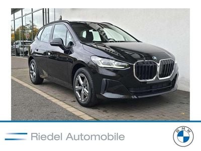 Neu BMW 218 Active Tourer Comfort Edition 136 PS (100 kW) 2025 Saphirschwarz metallic Van / Kleinbus