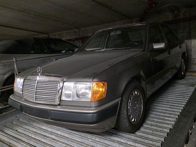 Usata Mercedes E230 132 CV (97 kW) 1990 Grigio Berlina