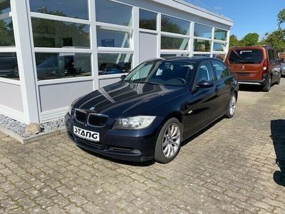 Blau Gebraucht 2006 BMW 318 Comfort Edition Limousine | 5.890 €