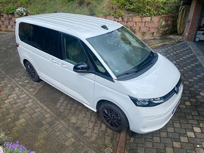 Second-hand VW Multivan Life 150 CP (110 kW) 2024 Alb Monovolum