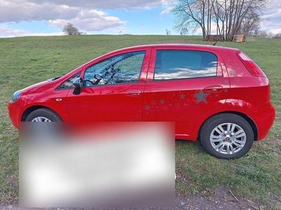 Gebraucht Fiat Punto Young 69 PS (50 kW) 2016 Rot Kleinwagen