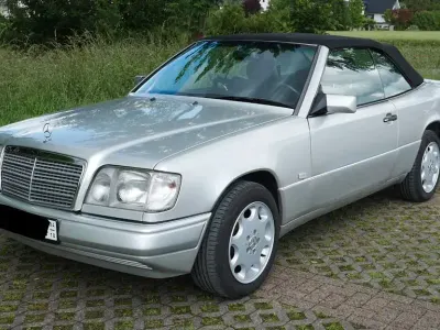 Gebraucht Mercedes E220 150 PS (110 kW) 1994 Silber Cabrio