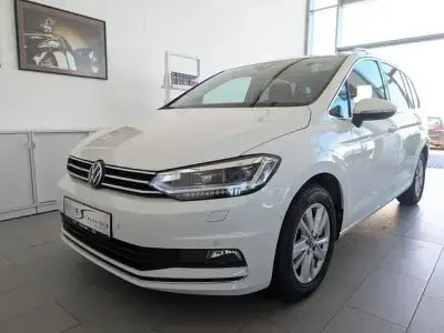 Gebraucht VW Touran Highline 150 PS (110 kW) 2023 Weiß Van / Kleinbus