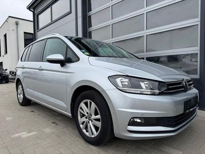 Gebraucht VW Touran Comfortline 150 PS (110 kW) 2022 Silber Van / Kleinbus