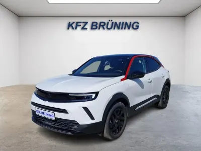 Gebraucht Opel Mokka 136 PS (100 kW) 2023 Arktis weiß / dach schwarz SUV