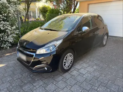 Gebraucht Peugeot 208 Signature Sky 83 PS (61 kW) 2019 Schwarz Kleinwagen