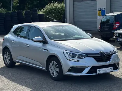 Używany Renault Mégane Life 101 KM (74 kW) 2016 Szary Sedan/Limuzyna