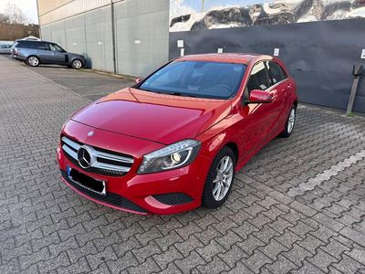 Gebraucht Mercedes A200 156 PS (114 kW) 2013 Rot Limousine
