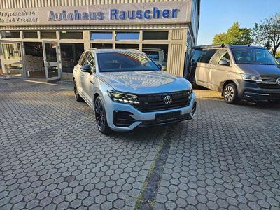 Gebraucht VW Touareg R-line 286 PS (210 kW) 2023 Oyster silver metallic SUV