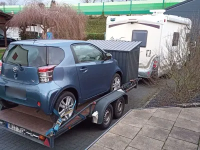 Gebraucht Toyota iQ Multidrive S 98 PS (72 kW) 2012 Blau Kleinwagen