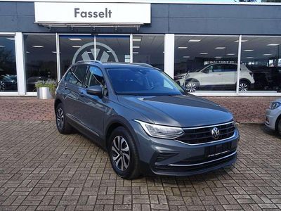 Gebraucht VW Tiguan Active 150 PS (110 kW) 2022 Delfingraumetallic SUV