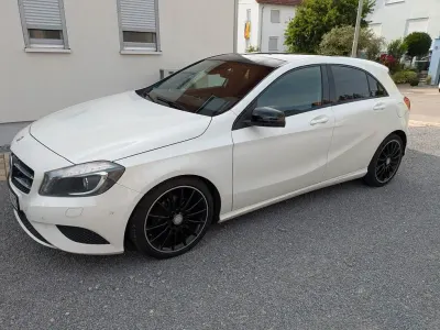 Gebraucht Mercedes A180 Urban 122 PS (89 kW) 2012 Weiß Kleinwagen