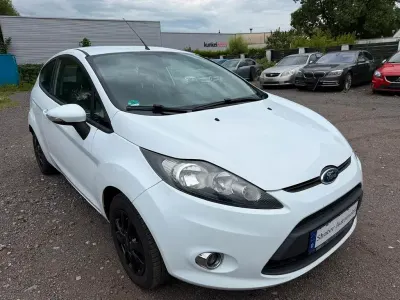 Gebraucht Ford Fiesta Trend 60 PS (44 kW) 2012 Weiß Kleinwagen