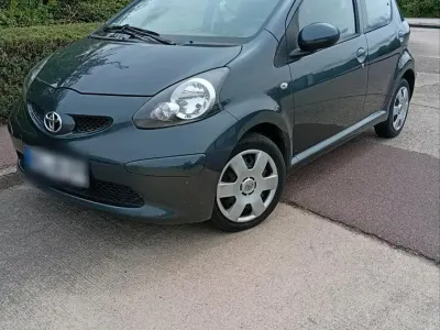 Gebraucht Toyota Aygo 70 PS (51 kW) 2009 Schwarz Kleinwagen