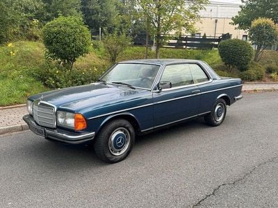 Gebraucht Mercedes 230 136 PS (100 kW) 1981 Blau Coupé