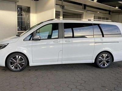 Weiß Gebraucht 2019 Mercedes V220 AMG Van / Kleinbus | 43.500 € (Fairer Preis)