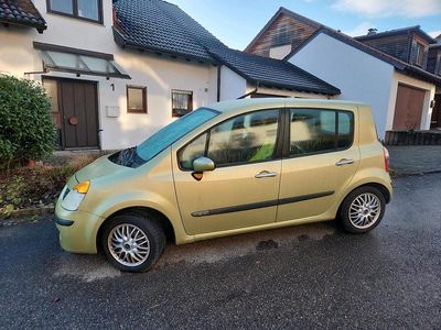 Grün Gebraucht 2005 Renault Modus Van / Kleinbus | 2.500 €