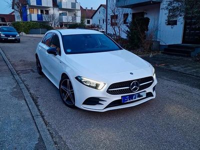Weiß Gebraucht 2019 Mercedes A180 AMG line Limousine | 23.999 € (Etwas zu teuer)