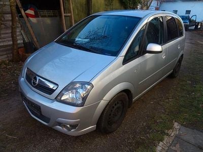 Silber Gebraucht 2010 Opel Meriva Innovation Van / Kleinbus | 2.850 € (Guter Preis)