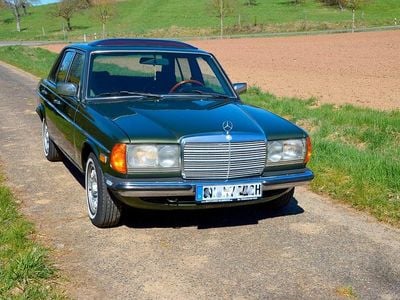Gebraucht Mercedes E300 88 PS (64 kW) 1984 Grün Limousine