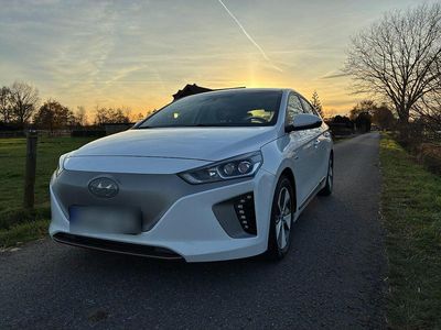 Weiß Gebraucht 2018 Hyundai Ioniq Trend Kleinwagen | 14.500 € (Etwas zu teuer)