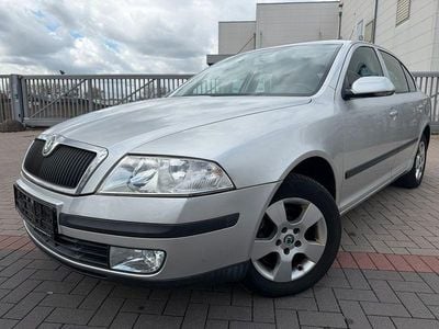 Używany Skoda Octavia Ambiente 102 KM (75 kW) 2004 Srebrny Sedan/Limuzyna