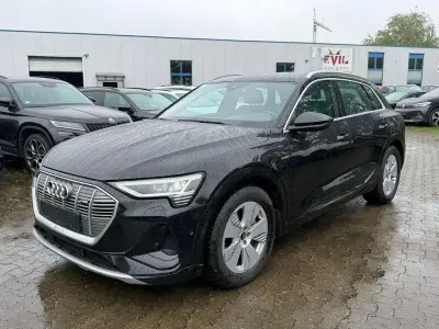 Second-hand Audi e-tron S-Line 230 kW (313 CP) 2023 Negru SUV