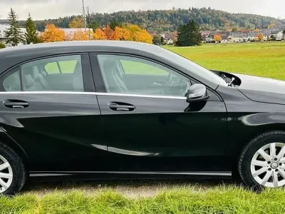 Second-hand Mercedes A180 Urban 122 CP (89 kW) 2013 Negru Berlinǎ