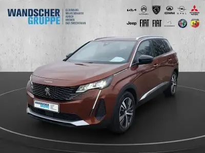 Begagnad Peugeot 5008 Allure 136 HK (100 kW) 2023 Brun SUV