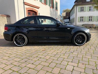 Gebraucht BMW 118 143 PS (105 kW) 2011 Schwarz Kleinwagen