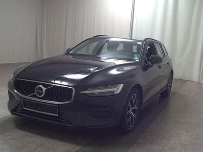 Gebraucht Volvo V60 163 PS (119 kW) 2022 Black solid stone / solid Kombi