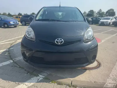 Gebraucht Toyota Aygo 75 PS (55 kW) 2014 Schwarz Kleinwagen