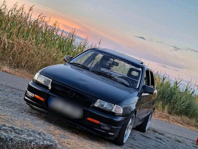 Second-hand Opel Astra 140 CP (102 kW) 1993 Negru Berlinǎ