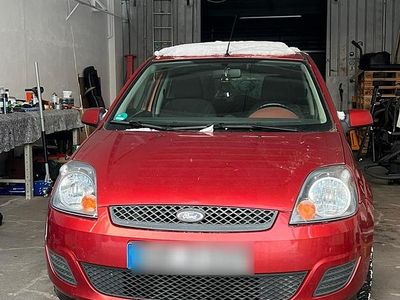 Rot Gebraucht 2007 Ford Fiesta Kleinwagen | 1.850 €