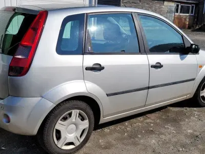 Gebraucht Ford Fiesta 101 PS (74 kW) 2004 Kleinwagen