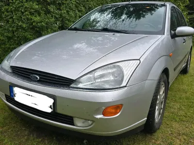 Gebraucht Ford Focus Ghia 100 PS (73 kW) 2001 Schwarz Limousine