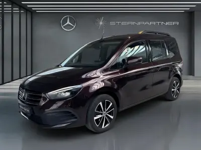 Gebraucht Mercedes T180 Progressive 116 PS (85 kW) 2024 Rubellitrot metallic Van / Kleinbus