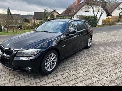 Gebraucht BMW 320 184 PS (135 kW) 2011 Schwarz Kombi