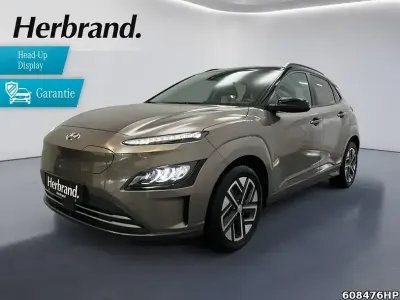 Gebraucht Hyundai Kona Trend 100 kW (136 PS) 2023 Silky bronze /phantom black / SUV