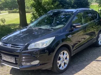 Gebraucht Ford Kuga Individual 150 PS (110 kW) 2016 Schwarz SUV