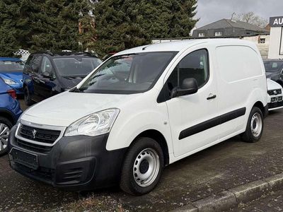 Gebraucht Peugeot Partner Premium 75 PS (55 kW) 2019 Weiß Van / Kleinbus