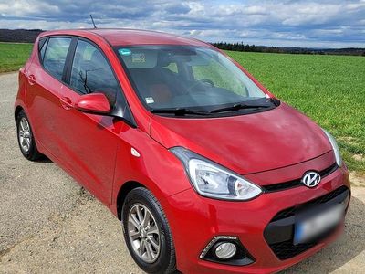 Gebraucht Hyundai i10 87 PS (63 kW) 2014 Rot Kleinwagen
