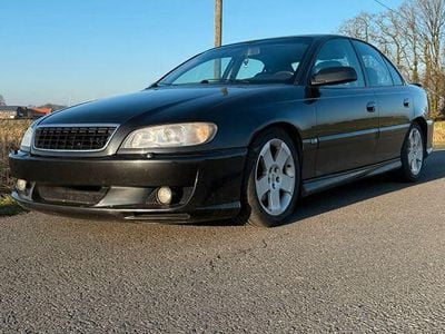 Schwarz Gebraucht 2001 Opel Omega Limousine | 6.500 €