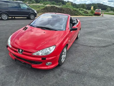 Gebraucht Peugeot 206 CC Platinum 109 PS (80 kW) 2005 Rot Cabrio