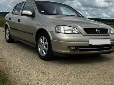 Używany Opel Astra Comfort 101 KM (74 kW) 2001 Złoty Sedan/Limuzyna