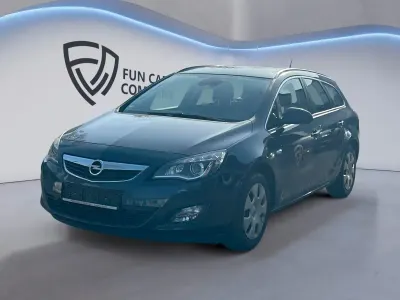 Usado Opel Astra Innovation 140 HP (102 kW) 2011 Azul Carrinha